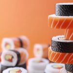 Суши и роллы с доставкой: разнообразьте свой рацион вкусными блюдами.